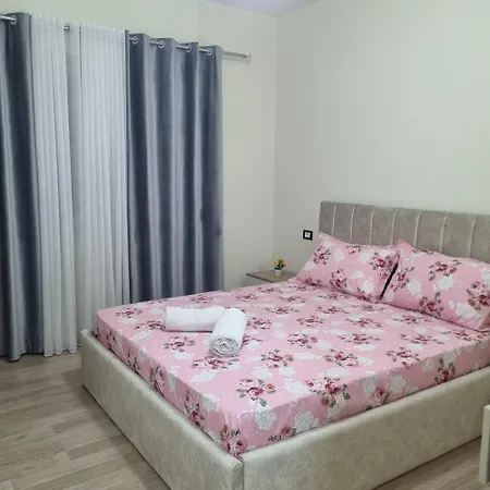 Andra Apartment *