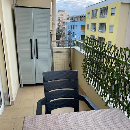 Andra Apartment *